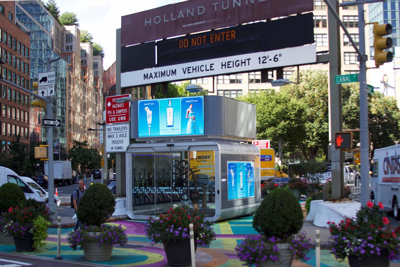 Digital OOH display at Holland Tunnel entrance, New York